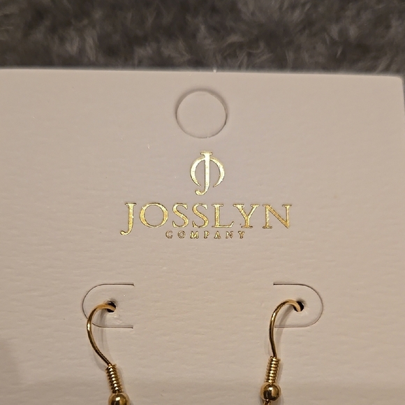 Intricate Gold Leaf Dangle Earrings - Picture 4 of 4